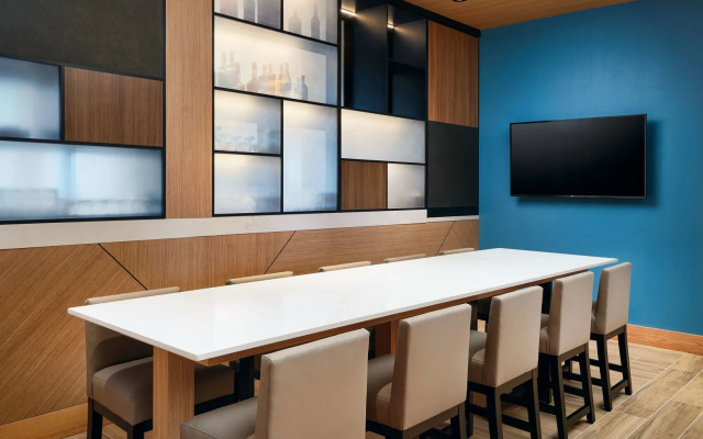 photo 2 of Hyatt Place Melbourne Airport