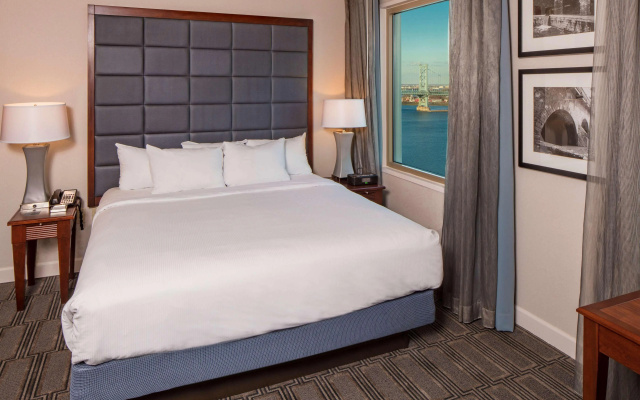 photo 2 of Hilton Philadelphia at Penn's Landing