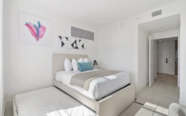 photo 5 of Hyde Beach House Hollywood Apartamento