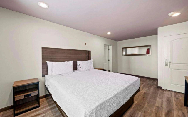 photo 3 of Hyland Inn Long Beach