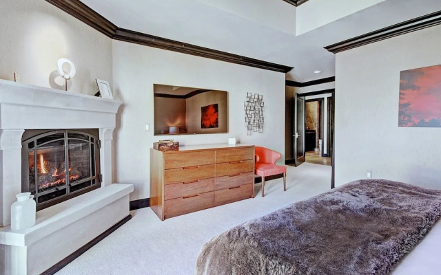 photo 3 of Iconic 5 Bedroom Penthouse at the Ritz-Carlton by RedAwning - Save 20% on 7+ Nights!
