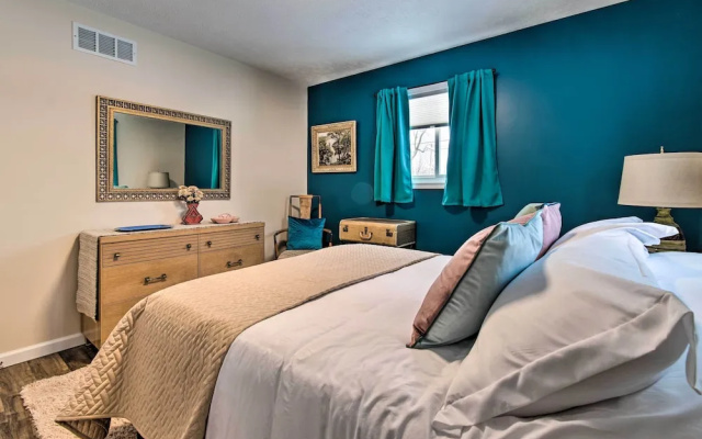 photo 2 of Ideally Located House - 9 Mi From Route 66!