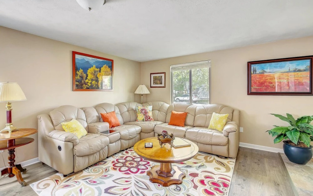 photo 3 of Ideally Located Westminster Home - Sleeps 13