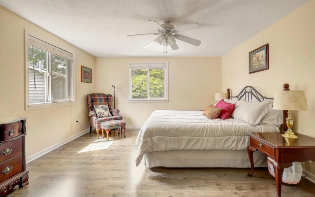 photo 5 of Ideally Located Westminster Home - Sleeps 13