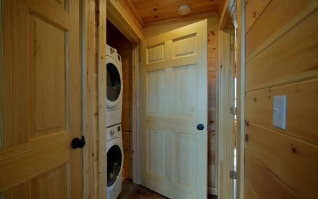 photo 2 of Imani's Cabin - 3 Br Cabin