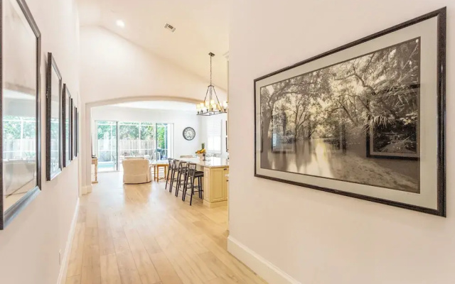 photo 2 of Imola: Newly Remodeled Pool Home Minutes from Vanderbilt Beach. Family-Friendly Retreat with 4 BR, 3.5 Bathrooms, and Private Screened Pool. Perfect Location Near Mercato and Naples Attractions