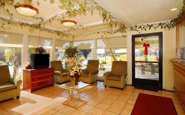 photo 2 of Imperial Inn