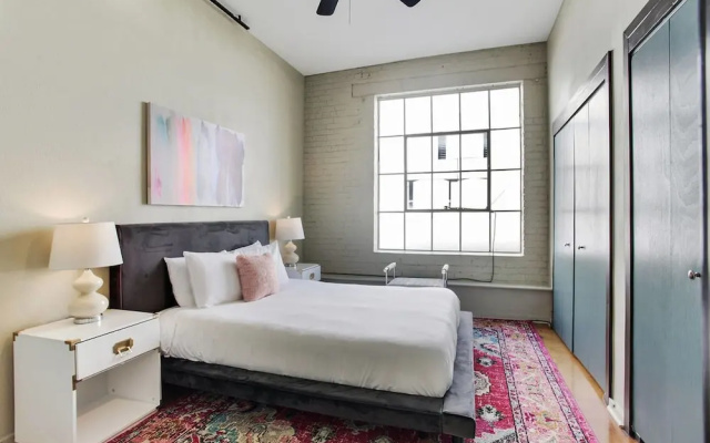 photo 4 of Impressive 2br/2ba Industrial Apt in Nola by Domio