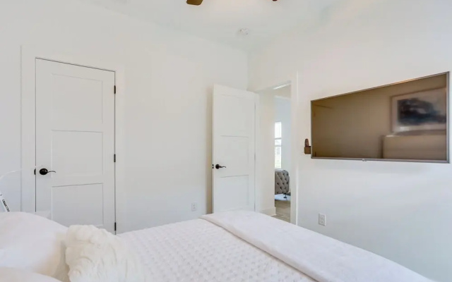 photo 2 of Indiana Vacation Rental Near Downtown Louisville!