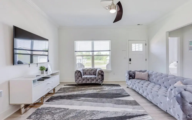 photo 5 of Indiana Vacation Rental Near Downtown Louisville!