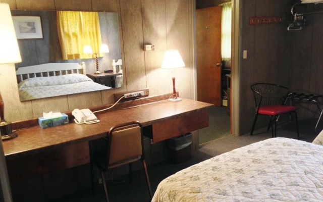 photo 3 of Indianhead Ironwood Motel