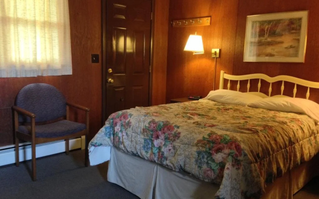 photo 4 of Indianhead Ironwood Motel