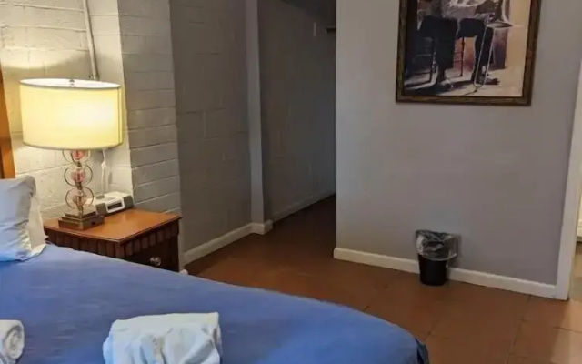 photo 3 of Ingles Motel
