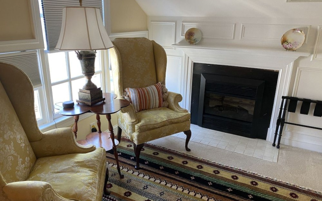 photo 4 of Inn at 605