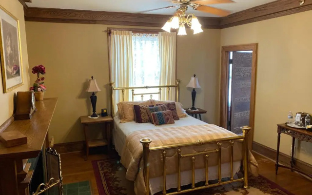 photo 2 of Inn at 835 Boutique Hotel
