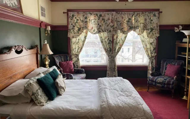 photo 3 of Inn at 835 Boutique Hotel