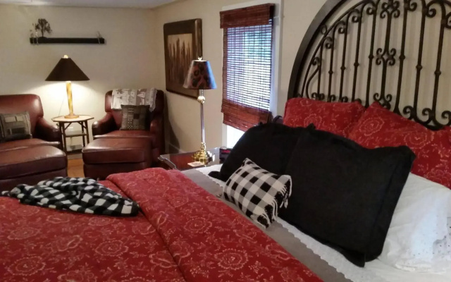 photo 2 of Inn at Clearwater Pond (Quechee)