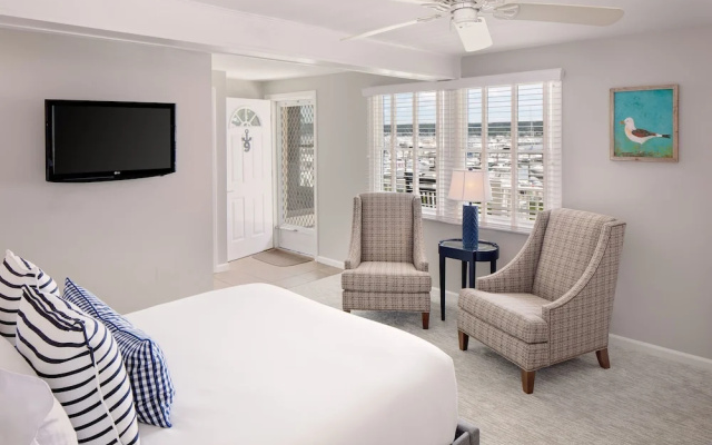 photo 5 of Inn at Harbor Hill Marina