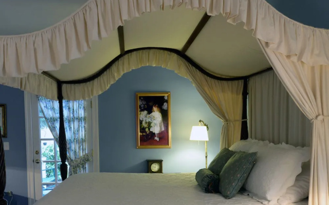 photo 2 of Inn at Monticello