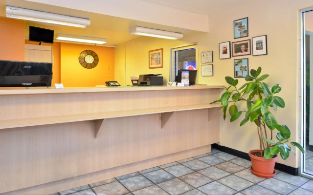 photo 3 of AmeriVu Inn