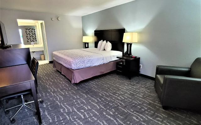 photo 3 of Inn of Rockwall