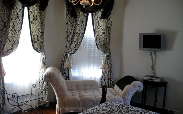 photo 3 of Inn On Poplar Hill