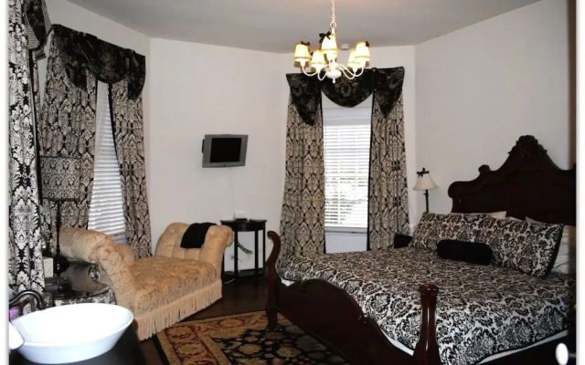 photo 5 of Inn On Poplar Hill