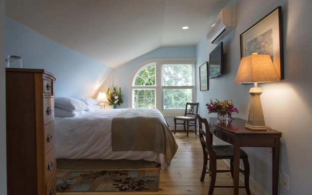 photo 5 of Inn on Shore Road