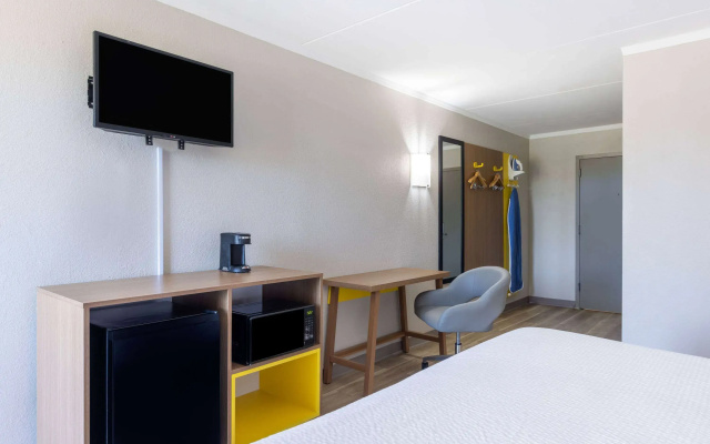 photo 2 of Days Inn & Suites by Wyndham Fort Bragg/Cross Creek Mall