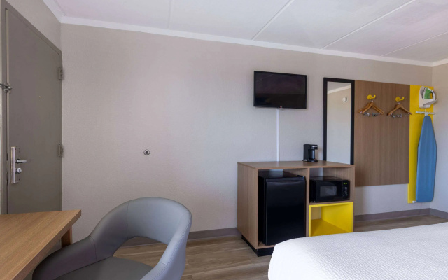 photo 4 of Days Inn & Suites by Wyndham Fort Bragg/Cross Creek Mall