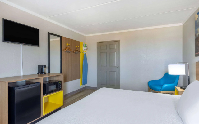 photo 5 of Days Inn & Suites by Wyndham Fort Bragg/Cross Creek Mall