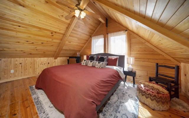 photo 2 of Innsbrook Cabin 4 Bedroom Cabin by RedAwning