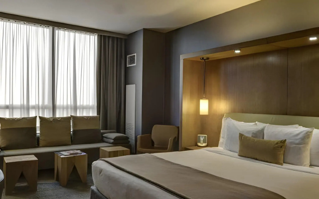 photo 4 of Loews Chicago O'Hare Hotel