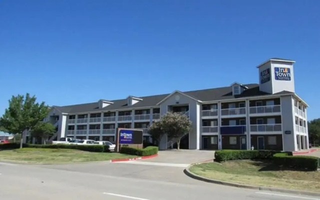 photo 2 of InTown Suites Extended Stay Carrollton TX – West Trinity Mills