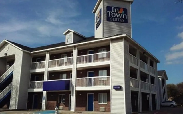 photo 3 of InTown Suites Extended Stay Carrollton TX – West Trinity Mills
