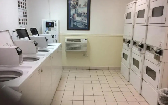 photo 2 of InTown Suites Extended Stay Chicago IL - Elk Grove/O'Hare