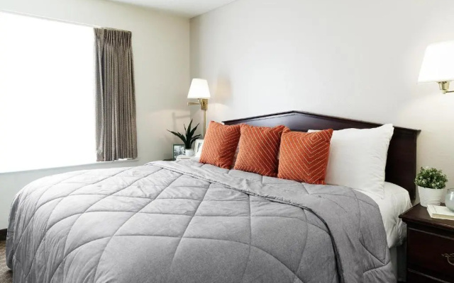 photo 4 of InTown Suites Extended Stay Chicago IL - Oakbrook