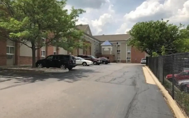 photo 4 of InTown Suites Extended Stay Cincinnati OH - Colerain