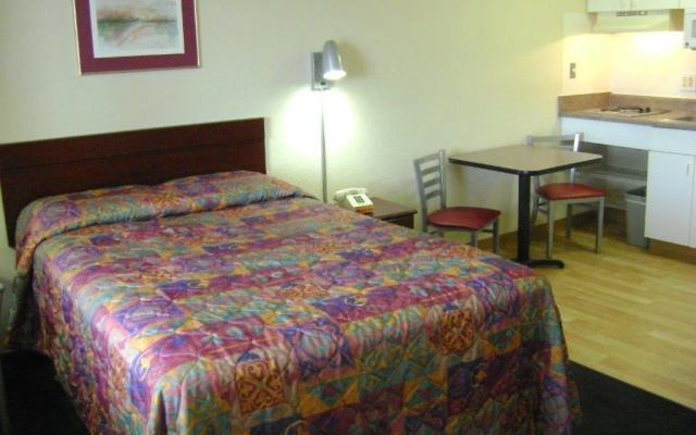 photo 4 of InTown Suites Extended Stay Houston - Pasadena