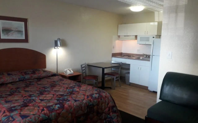photo 5 of InTown Suites Extended Stay San Antonio TX - Nagodoches Road