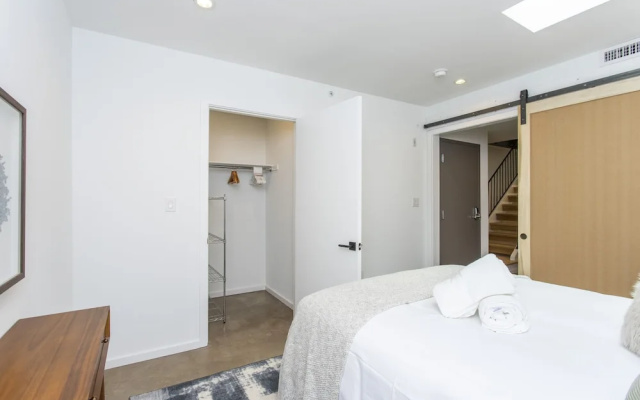 photo 2 of Inventors' Loft - Relax/explore/play - Sleeps 10!