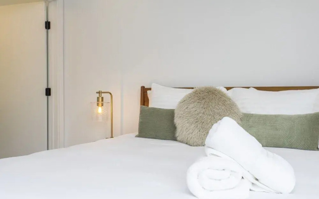 photo 3 of Inventors' Loft - Relax/explore/play - Sleeps 10!