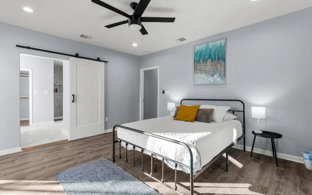 photo 2 of Inviting 4BR 2 5BA Downtown Home With Ample Space