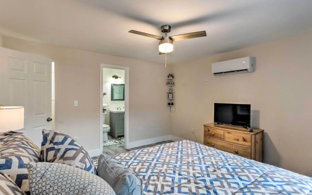 photo 4 of Inviting Apartment < 2 Mi to Riviera Beach!