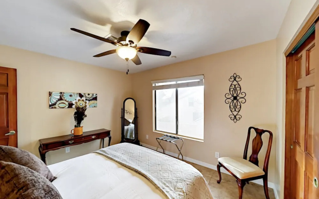 photo 2 of Inviting Central Scottsdale Stunner - 5 Br Home