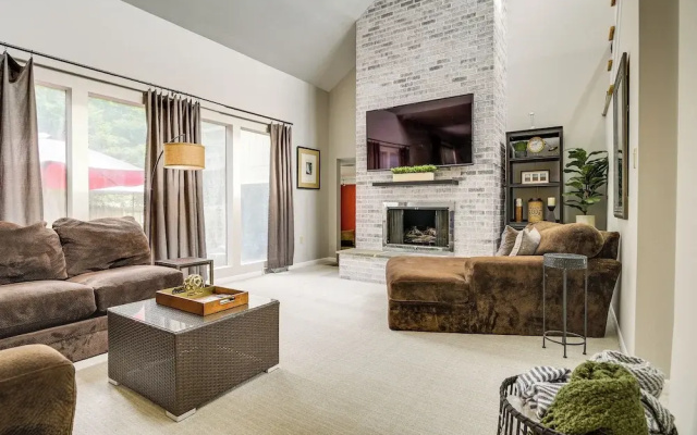 photo 4 of 3 Mi to Downtown: Inviting Lancaster Home!
