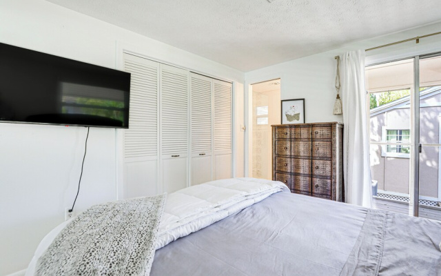 photo 4 of Inviting Sarasota Cottage: 5 Mi to Beach Access!