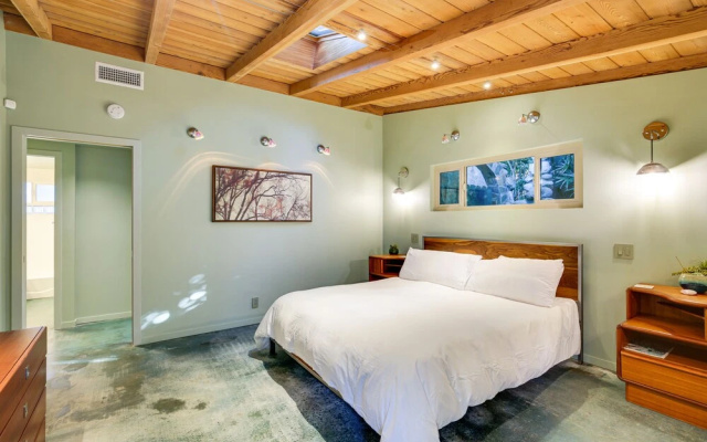 photo 2 of Inviting Vista Home With Pool: 10 Mi to Oceanside!