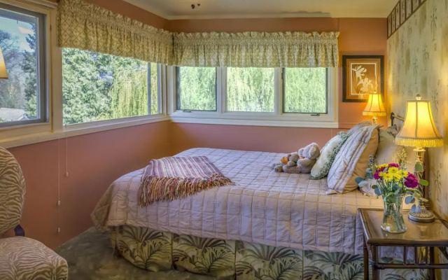 photo 3 of Iris Inn