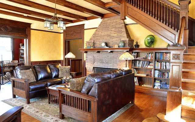 photo 2 of Iron Horse Inn